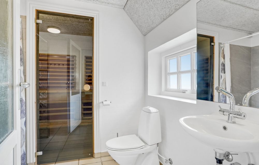 Eines der Badezimmer im Luxusferienhaus Nr. 576