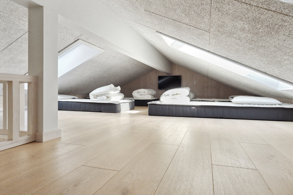 Einige der 18 Schlafgelegenheiten befinden sich im Luxusferienhaus Nr. 577 auf dem ausgebauten Dachboden