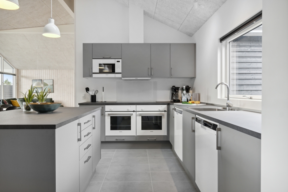 Die Küche in dem Luxusferienhaus Nr. 577 ist so gut ausgestattet, dass man problemlos Mahlzeiten für 18 Personen zubereiten kann.