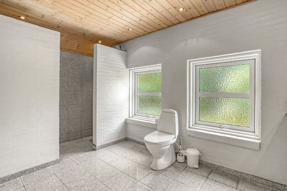 Im Luxusferienhaus Nr. 552 für 12 Personen gibt es Bad mit Dusche.