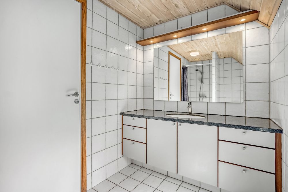Im Luxusferienhaus Nr. 552 für 12 Personen gibt es ein Bad mit Dusche.