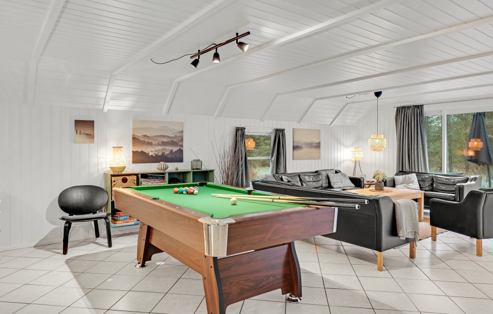 Neben den vielen schönen Stunden, die man im Poolbereich des Hauses verbringen kann, bietet das Luxusferienhaus 552 auch Spielevergnügen bei Billard/Tischtennis und Darts
