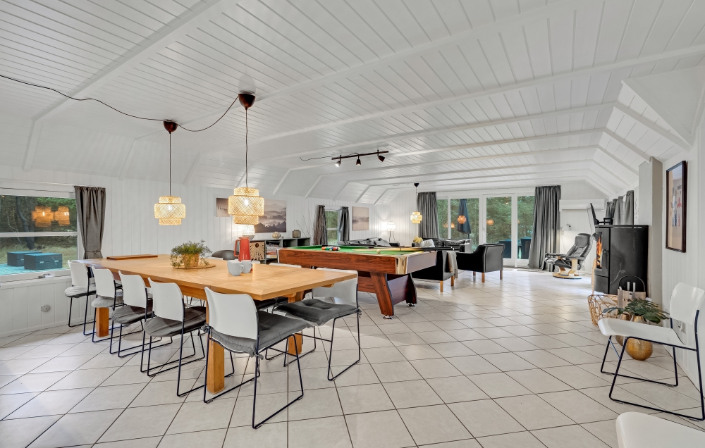 Aufenthaltsraum mit Platz für 12 im Luxusferienhaus Nr. 552.