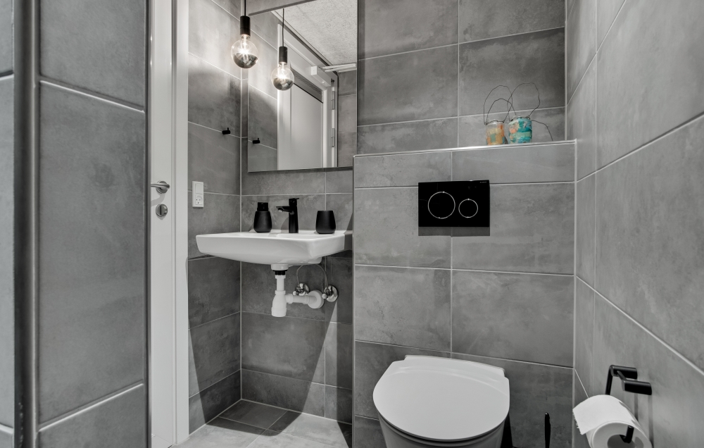 Eines der Badezimmer im Luxusferienhaus Nr. 554