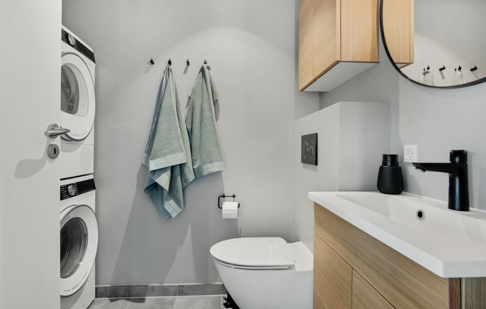 Im Luxusferienhaus Nr. 554 für 26 Personen gibt es ein Bad mit Dusche.
