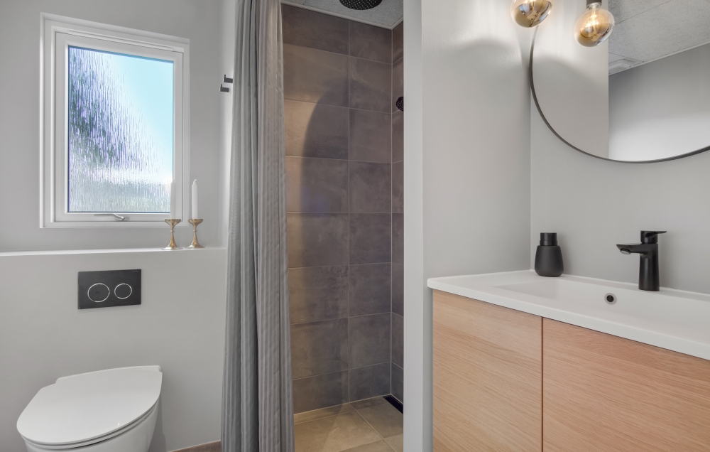 Im Luxusferienhaus Nr. 554 für 26 Personen gibt es Bad mit Dusche.