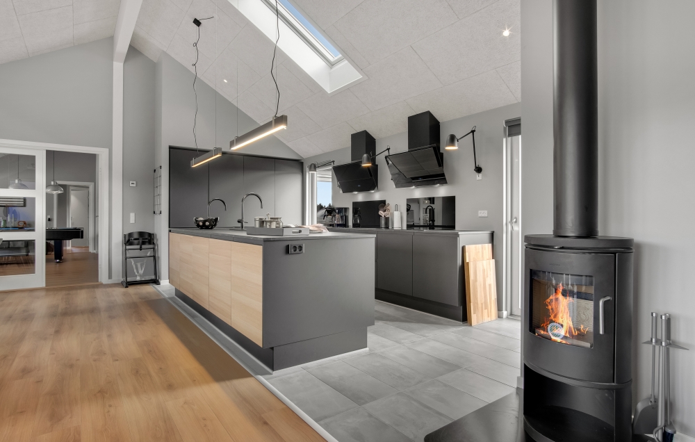 Die Küche in dem Luxusferienhaus Nr. 554 ist so gut ausgestattet, dass man problemlos Mahlzeiten für 26 Personen zubereiten kann.