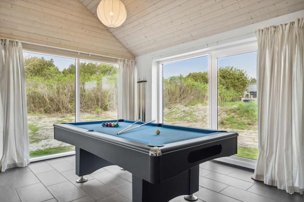 Das Luxusferienhaus 557 für 14 Personen hat einen großen Aktivitätsraum mit u. a. Billard und Darts
