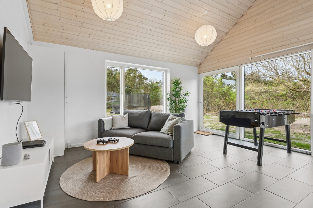 Neben den vielen schönen Stunden, die man im Poolbereich des Hauses verbringen kann, bietet das Luxusferienhaus 557 auch Spielevergnügen bei Billard/Tischtennis und Darts