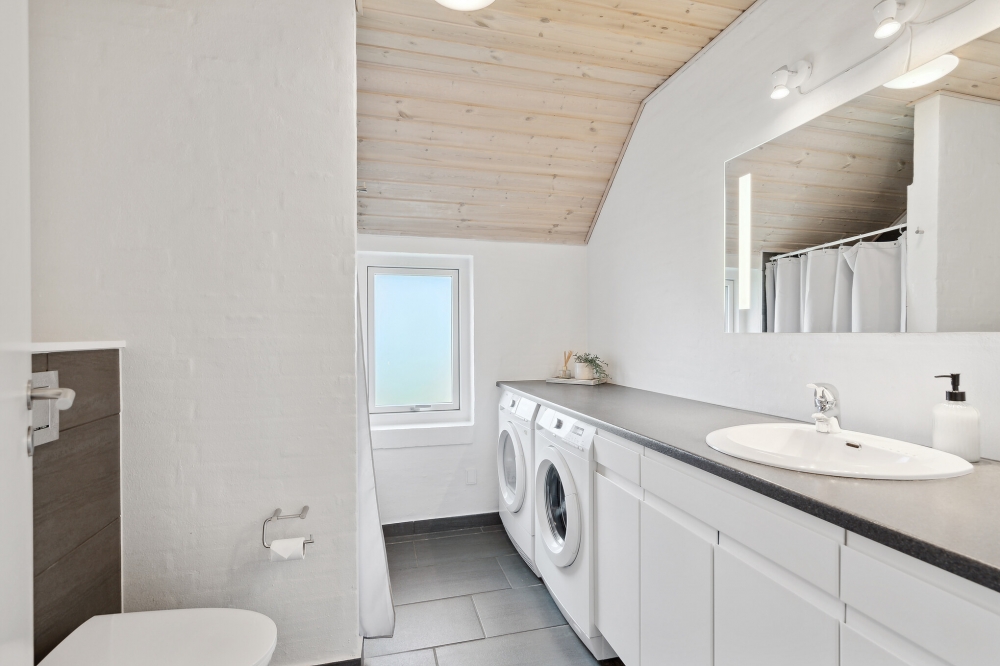 Eines der Badezimmer im Luxusferienhaus Nr. 557