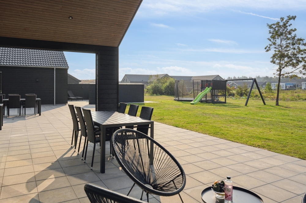 Auf der Terrasse des Ferienhauses Nr. 579 ist Platz für 26 Personen.