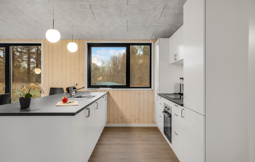 Die Küche in dem Luxusferienhaus Nr. 581 ist so gut ausgestattet, dass man problemlos Mahlzeiten für 16 Personen zubereiten kann.