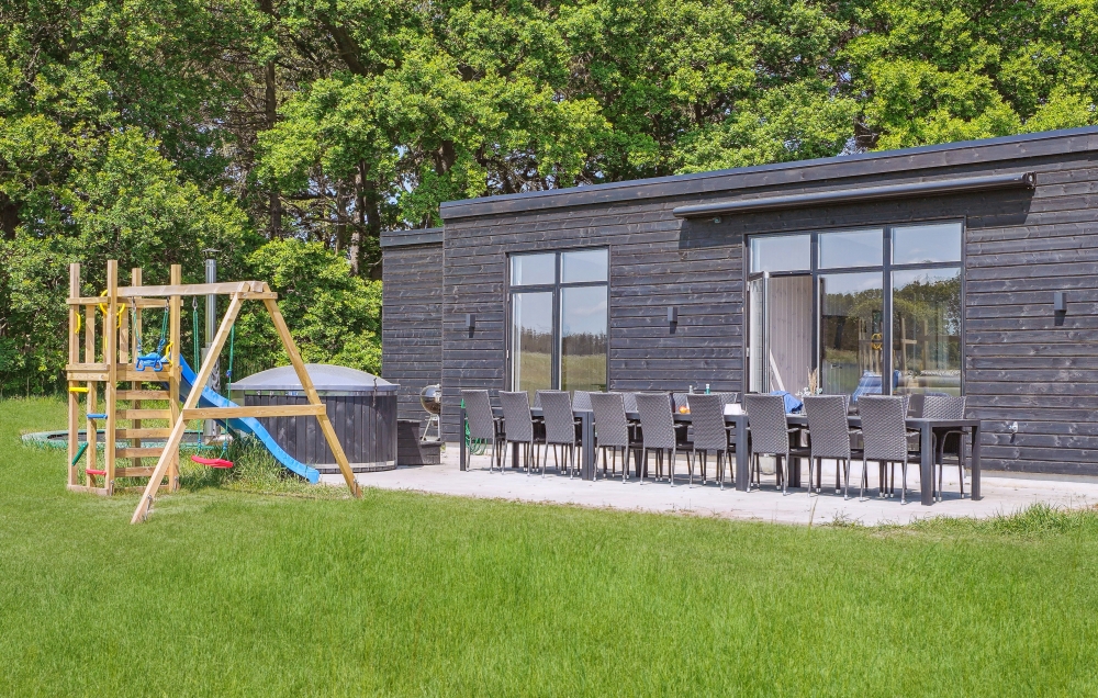Das Luxusferienhaus Nr. 581 hat eine tolle Terrasse, die mit hochwertigen Gartenmöbeln für 16 Personen ausgestattet ist.