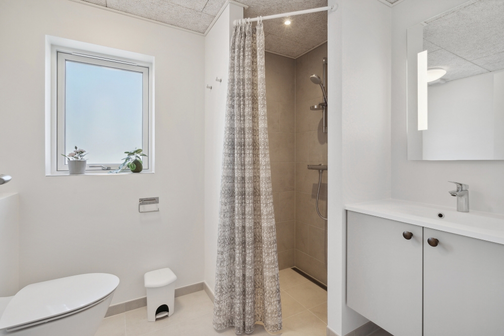 Eines der Badezimmer im Luxusferienhaus Nr. 601