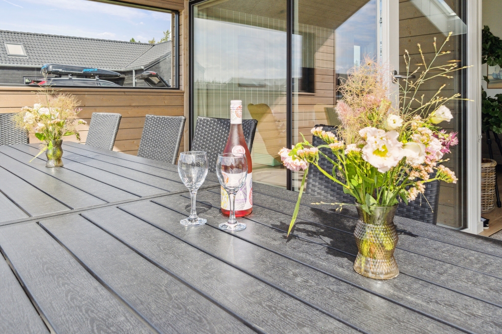 Große Terrasse am Luxusferienhaus Nr. 590 in Südjütland.
