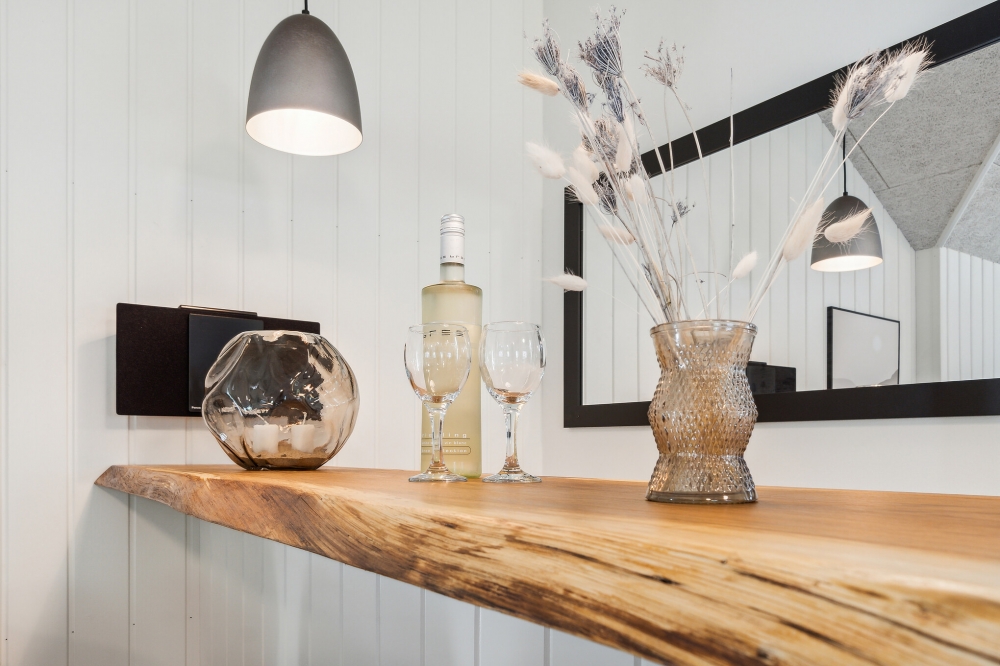 Die tollen Ferienhäuser sind unter anderem mit einer Bar ausgestattet, wie in diesem Luxusferienhaus 590 in Südjütland