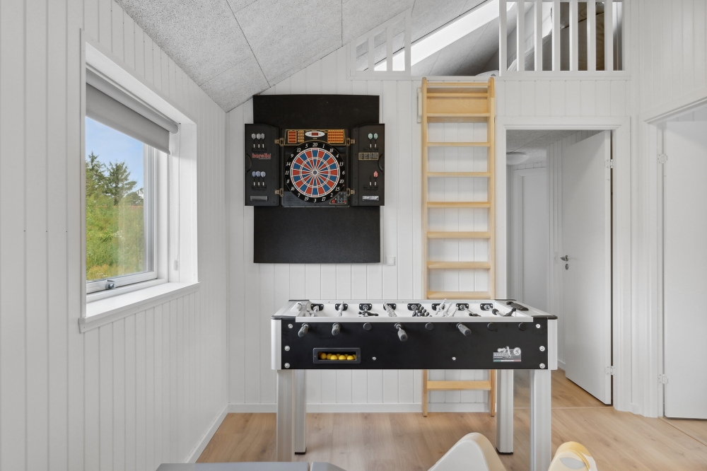 Aktivitätsraum im Luxusferienhaus Nr. 590 mit 7 Schlafzimmern und Platz für 18 Gäste.