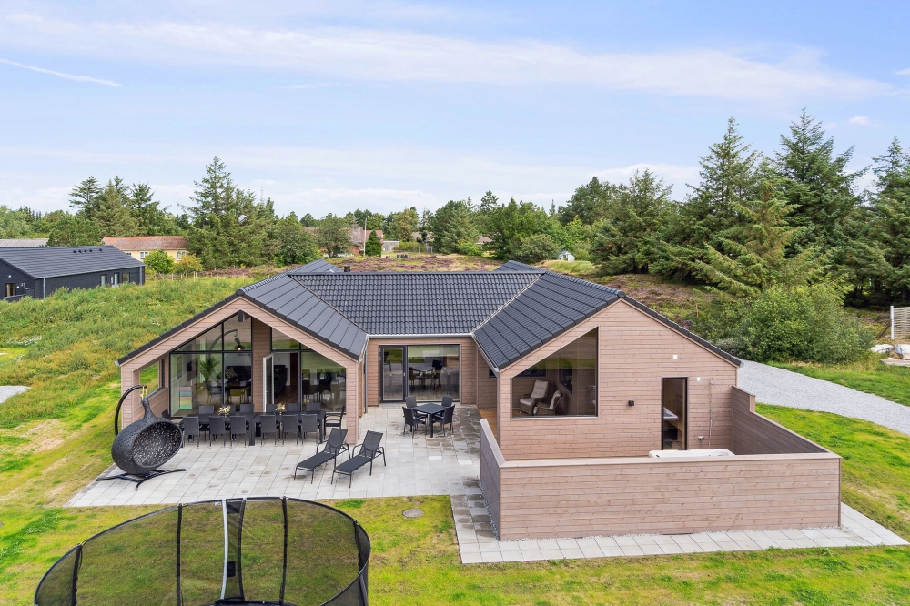 Dieses schöne Poolhaus Nr. 590 mit Platz für 18 Personen liegt in Südjütland