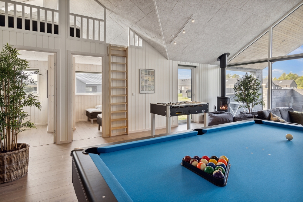 Aktivitätsraum im Luxusferienhaus Nr. 591 mit 8 Schlafzimmern und Platz für 20 Gäste.