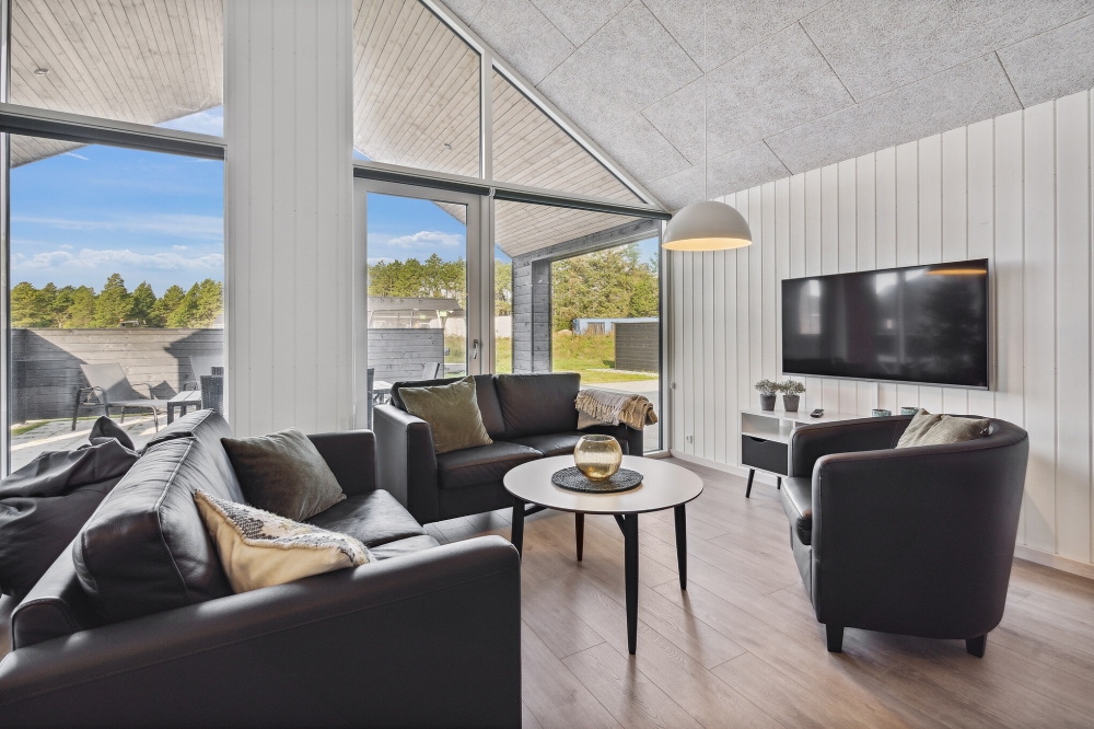 Das Luxusferienhaus 591 für 20 Personen hat einen großen Aktivitätsraum mit u. a. Billard und Darts