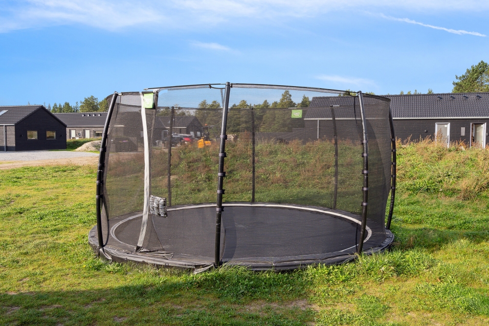 Zu dem attraktiven Ferienhaus Nr. 591 in Südjütland gehört auch ein tolles Angebot im Außenbereich, z. B. Spieleturm und Schaukeln