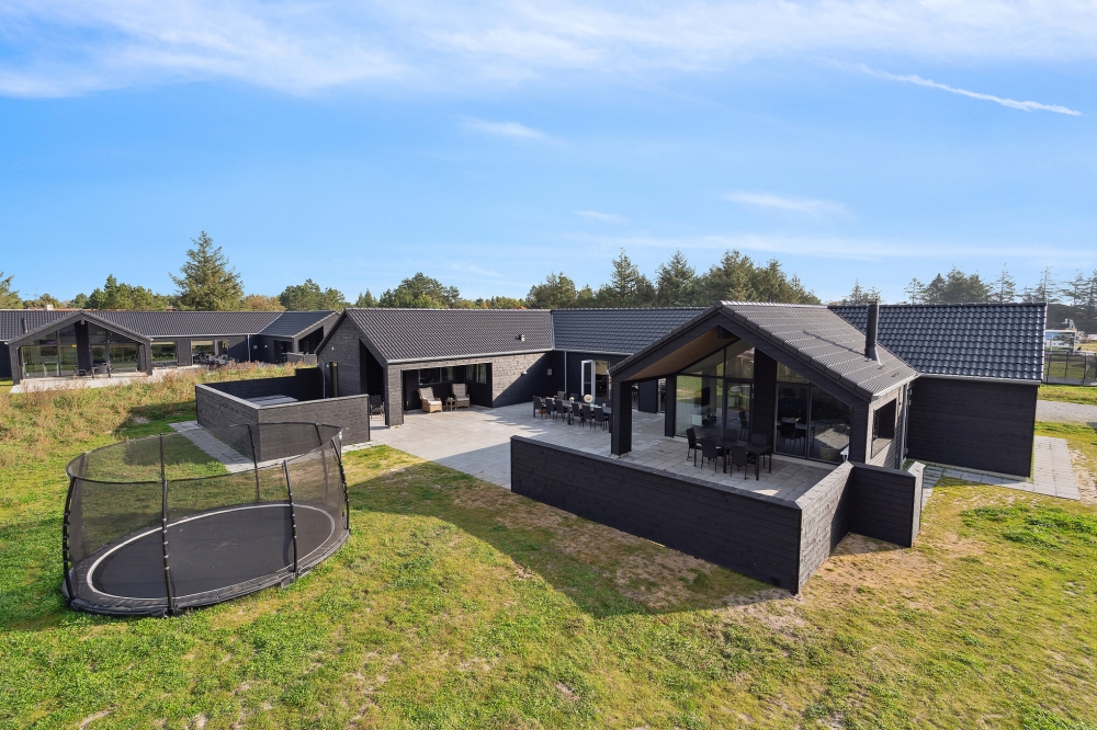 Dieses schöne Poolhaus Nr. 591 mit Platz für 20 Personen liegt in Südjütland