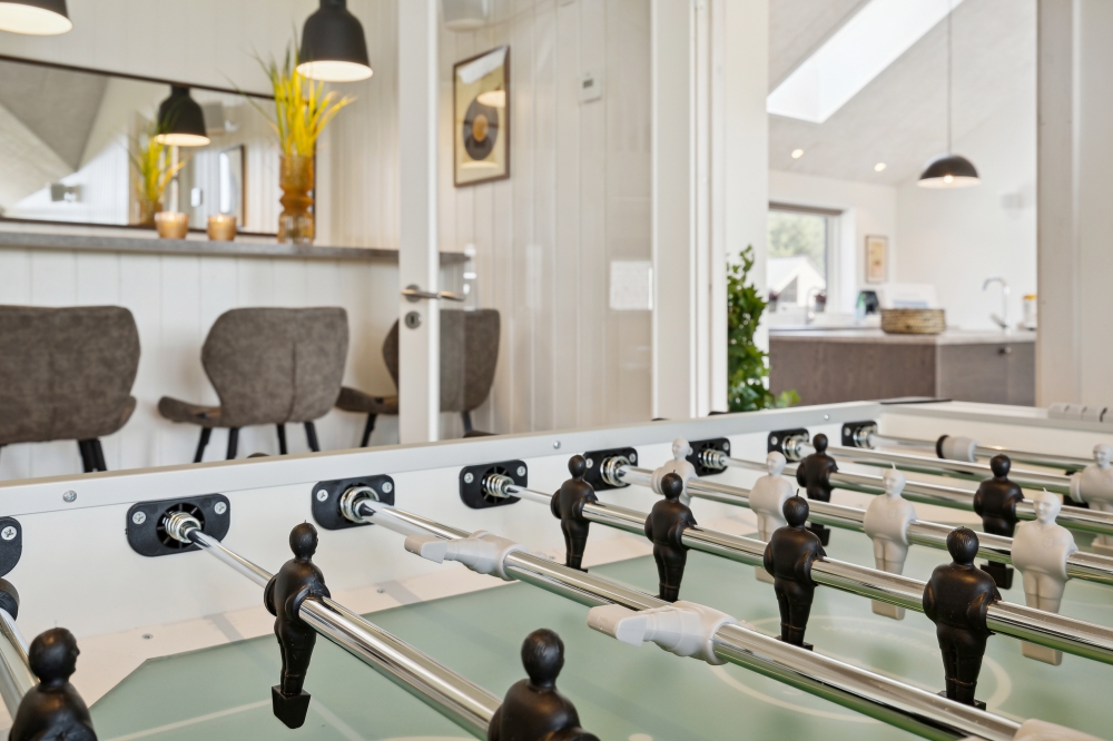 Das Luxusferienhaus 598 für 20 Personen hat einen großen Aktivitätsraum mit u. a. Billard und Darts
