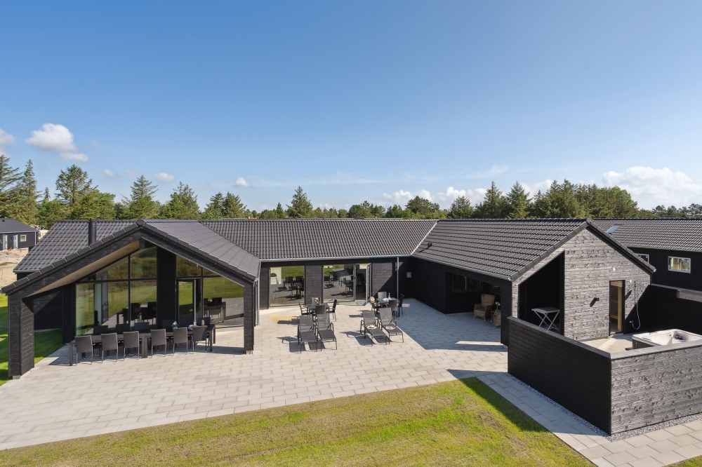 Dieses schöne Poolhaus Nr. 598 mit Platz für 20 Personen liegt in Südjütland
