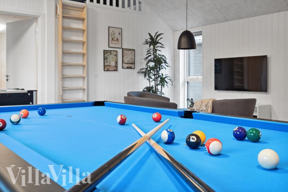 Neben den vielen schönen Stunden, die man im Poolbereich des Hauses verbringen kann, bietet das Luxusferienhaus 599 auch Spielevergnügen bei Billard/Tischtennis und Darts