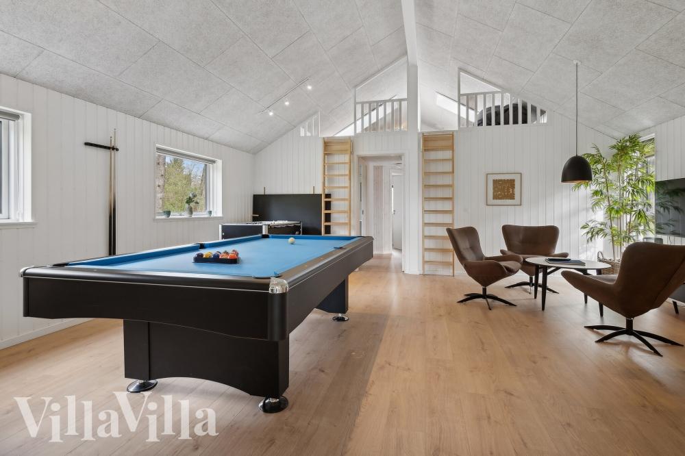 Neben den vielen schönen Stunden, die man im Poolbereich des Hauses verbringen kann, bietet das Luxusferienhaus 595 auch Spielevergnügen bei Billard/Tischtennis und Darts