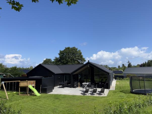 Dieses schöne Poolhaus Nr. 584 mit Platz für 14 Personen liegt in Nordseeland