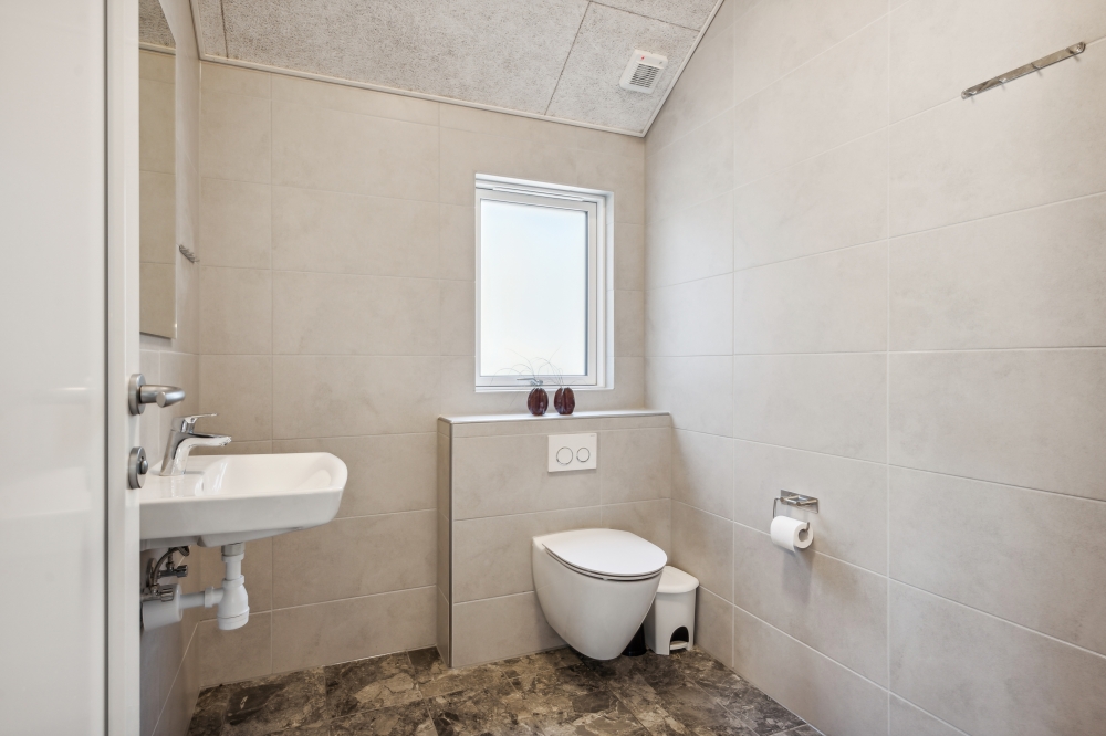 Eines der Badezimmer im Luxusferienhaus Nr. 585