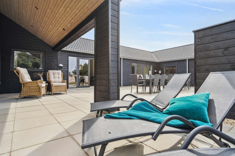 Genießen Sie einen Grillabend auf der Terrasse des Luxusferienhauses Nr. 585 in Westjütland