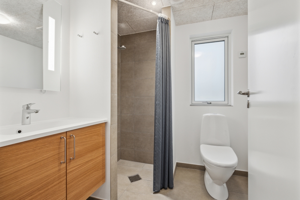 Eines der Badezimmer im Luxusferienhaus Nr. 750