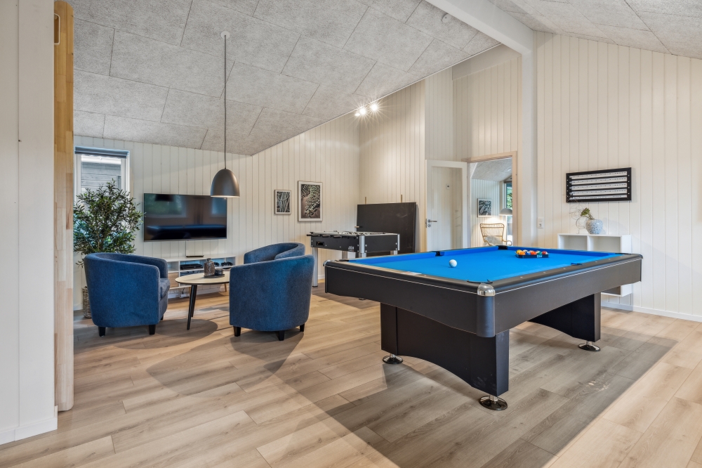 Neben den vielen schönen Stunden, die man im Poolbereich des Hauses verbringen kann, bietet das Luxusferienhaus 750 auch Spielevergnügen bei Billard/Tischtennis und Darts