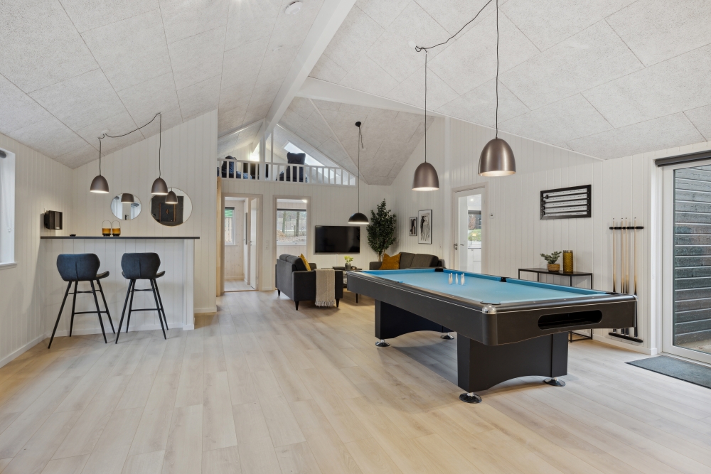 Das Luxusferienhaus 751 für 20 Personen hat einen großen Aktivitätsraum mit u. a. Billard und Darts
