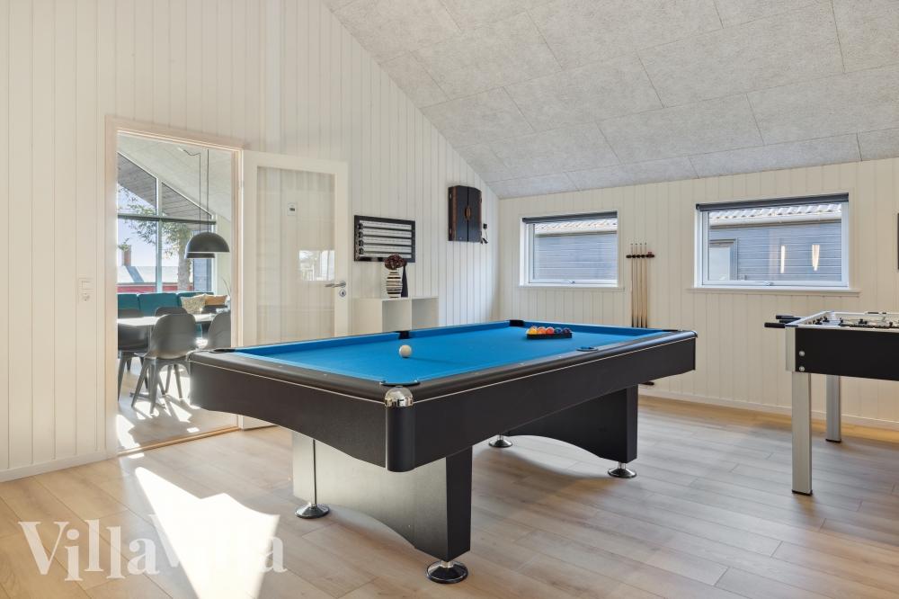 Neben den vielen schönen Stunden, die man im Poolbereich des Hauses verbringen kann, bietet das Luxusferienhaus 753 auch Spielevergnügen bei Billard/Tischtennis und Darts