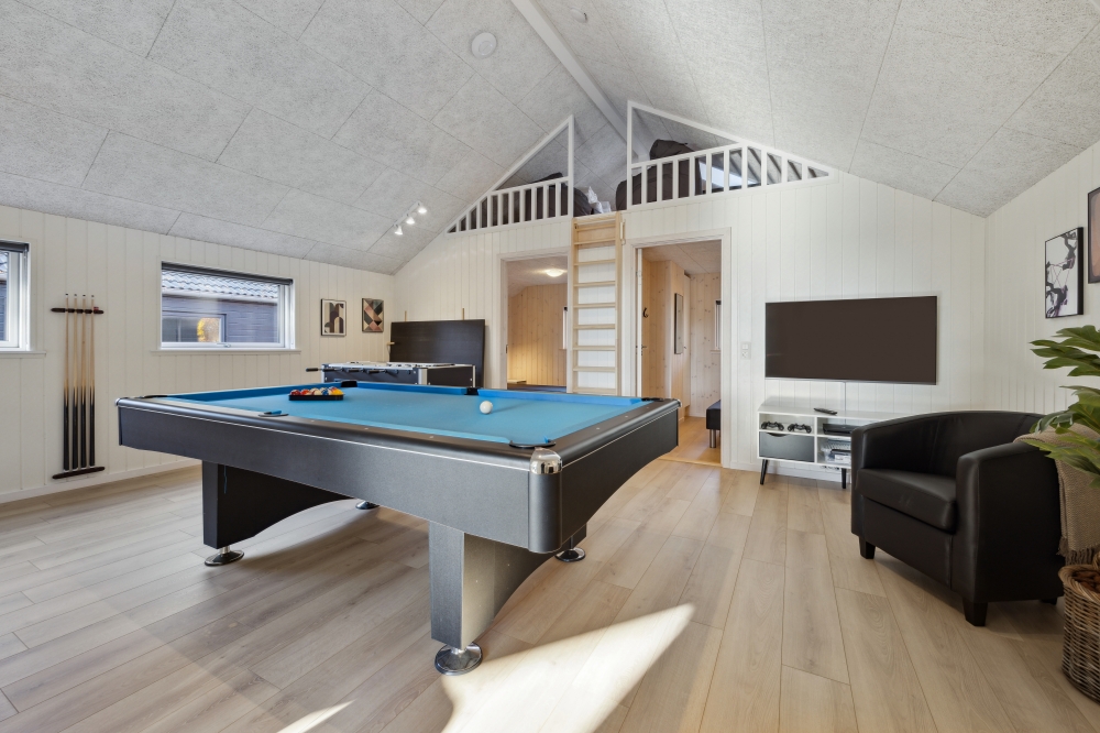 Das Luxusferienhaus 753 für 12 Personen hat einen großen Aktivitätsraum mit u. a. Billard und Darts