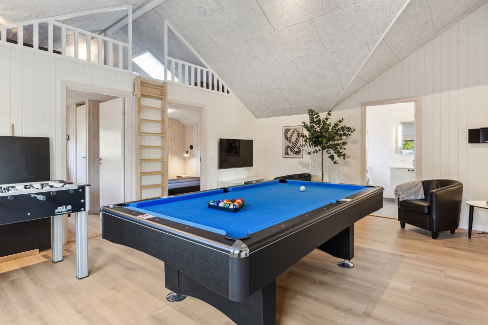 Neben den vielen schönen Stunden, die man im Poolbereich des Hauses verbringen kann, bietet das Luxusferienhaus 754 auch Spielevergnügen bei Billard/Tischtennis und Darts