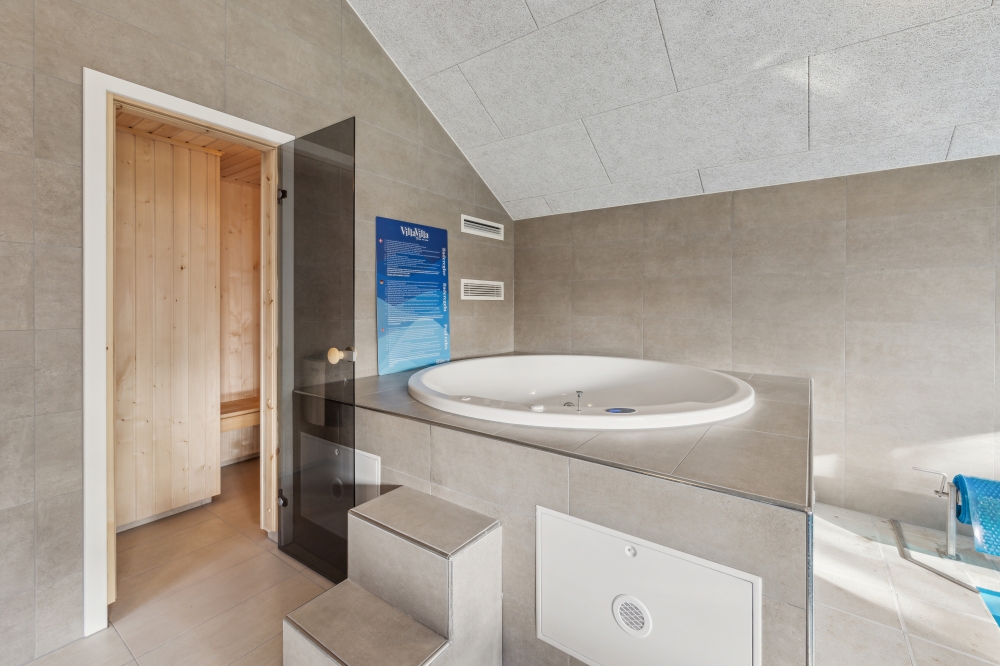 Genießen Sie den warmen Whirlpool im Luxusferienhaus Nr. 754 in Deutschland