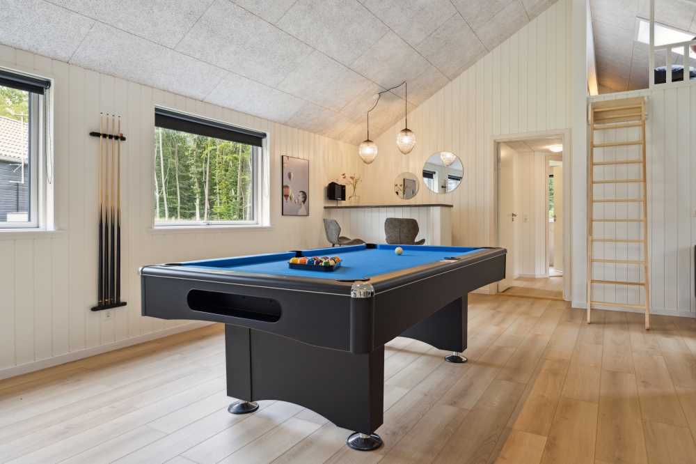 Neben den vielen schönen Stunden, die man im Poolbereich des Hauses verbringen kann, bietet das Luxusferienhaus 755 auch Spielevergnügen bei Billard/Tischtennis und Darts