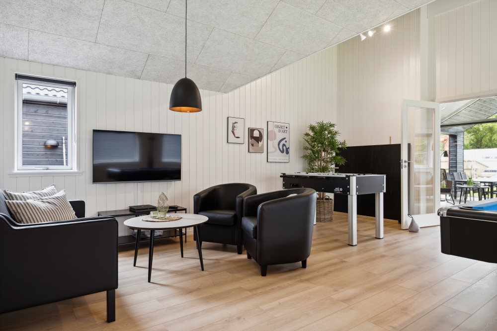 Aktivitätsraum im Luxusferienhaus Nr. 755 mit 6 Schlafzimmern und Platz für 16 Gäste.