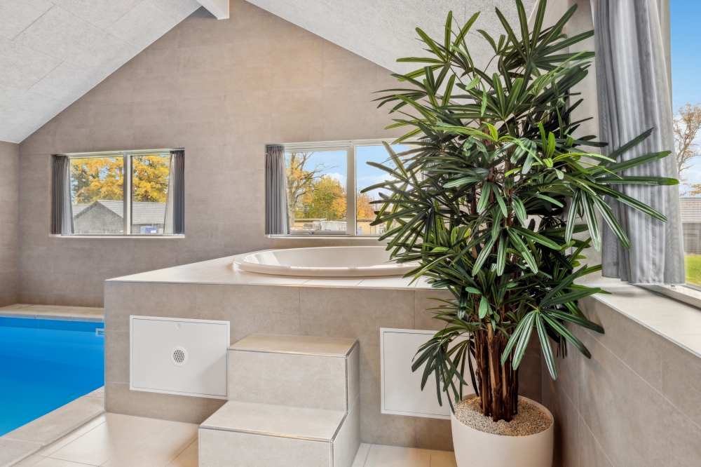 Genießen Sie den warmen Whirlpool im Luxusferienhaus Nr. 758 in Deutschland