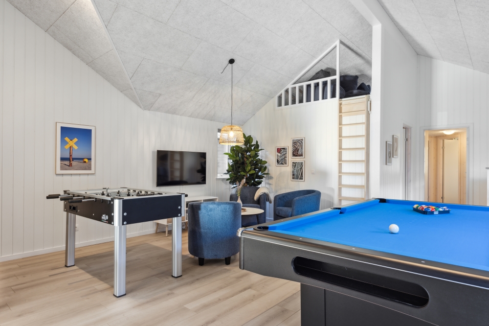 Das Luxusferienhaus 759 für 18 Personen hat einen großen Aktivitätsraum mit u. a. Billard und Darts