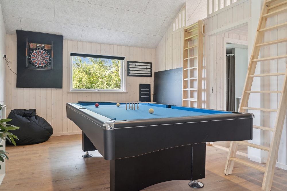 Das Luxusferienhaus 588 für 14 Personen hat einen großen Aktivitätsraum mit u. a. Billard und Darts
