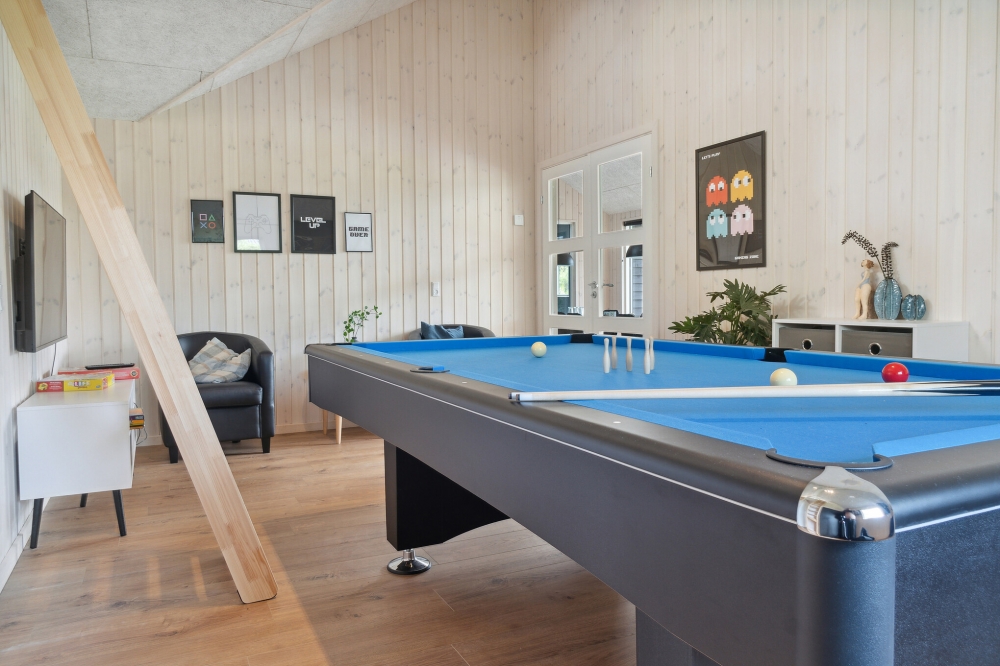 Neben den vielen schönen Stunden, die man im Poolbereich des Hauses verbringen kann, bietet das Luxusferienhaus 588 auch Spielevergnügen bei Billard/Tischtennis und Darts