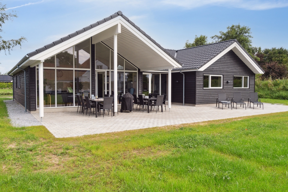 Das Luxusferienhaus Nr. 588 hat eine tolle Terrasse, die mit hochwertigen Gartenmöbeln für 14 Personen ausgestattet ist.