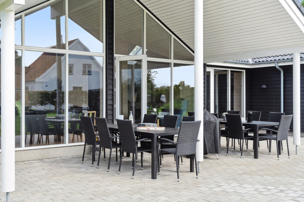 Genießen Sie einen Grillabend auf der Terrasse des Luxusferienhauses Nr. 588 in Lolland/Falster/Mön