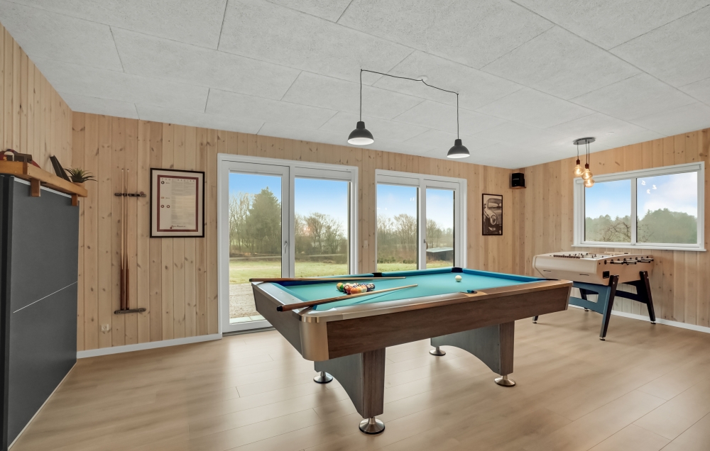 Das Luxusferienhaus 603 für 12 Personen hat einen großen Aktivitätsraum mit u. a. Billard und Darts