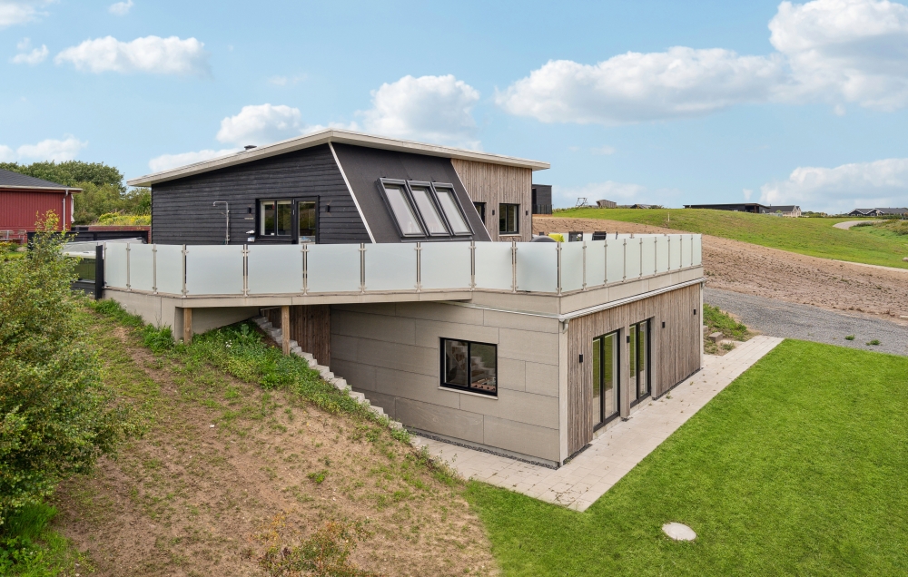 Diese schicke Haus mit Whirlpool Nr. 603 mit Platz für 12 Personen liegt in Limfjord